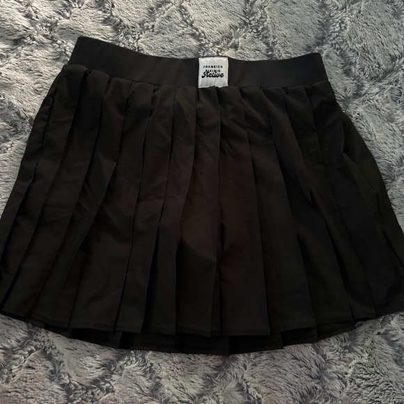 Frankie’s bikinis windy tennis skirt (Black) - Picture 1 of 5